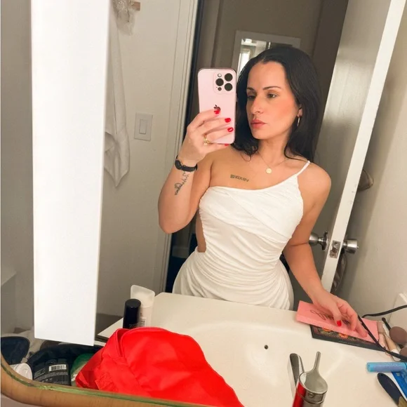 Long white backless dress - Picture 2 of 4